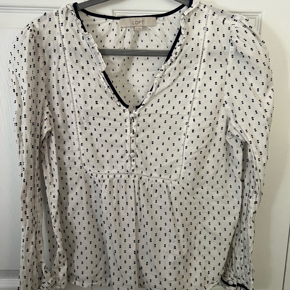 LOFT Women's White and blue Top